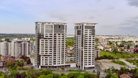 Immobilien,-Entwicklung-Moderner-Mehrfamilienhäuser,-Luftaufnahme,-Bukarest,-Rumänien