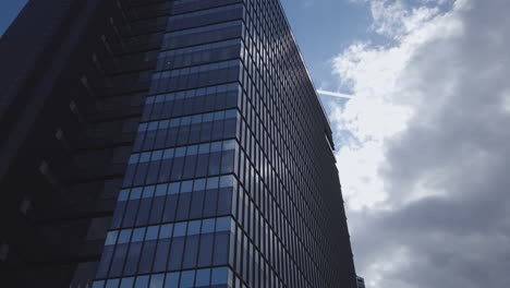 Corporate-building-Real-Estate-time-lapse,-office-buildings-with-glass-reflections