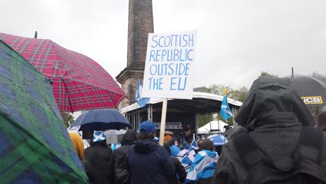 A-man-holds-a-Scottish-Republic-sign-in-the-rain