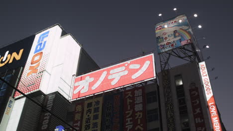 Neon-lighted-shop-signs-in-Tokyo,-Japan