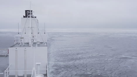 Passenger-ferry-sailing-in-ice