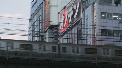 Local-Train-in-Tokyo-going-past-on-the-Sobu-Line,-Japan