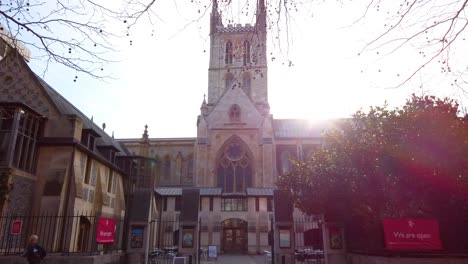 Catedral-De-Southwark-Centro-De-Londres-Día-Soleado
