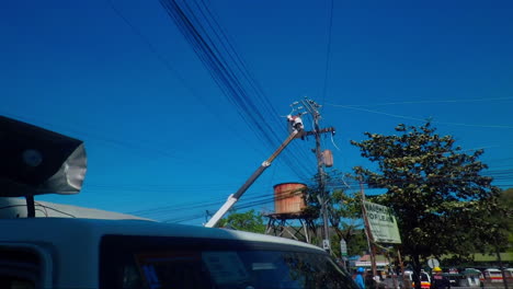 Linemen-Während-Stromausfall,-Philippinen