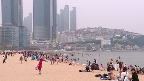 Very-busy-Haeundae-Beach,-Busan,-South-Korea