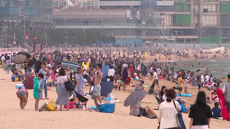 Very-busy-Haeundae-Beach,-Busan,-South-Korea