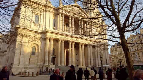 st-pauls-cathedral-entrance-central-london-in-afternoon-sun-setting