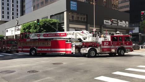 Los-Angeles-Fire-department-out-on-the-road-in-Los-Angeles