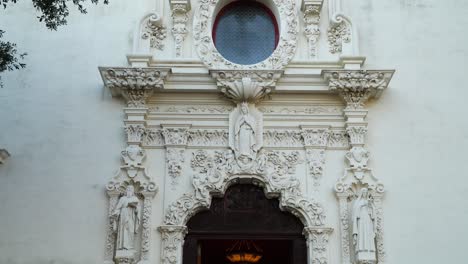 Panning-shot-of-the-entrance-of-St