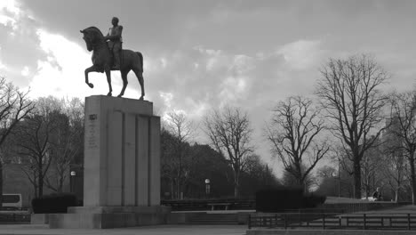 Equestrian-Statue-Of-Marechal-Foch-At-The-Trocadero-Roundabout-In-Paris,-France