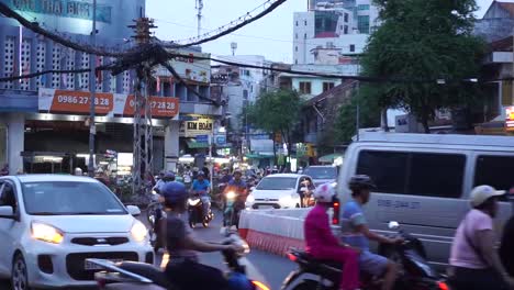 Extremely-busy-and-intense-traffic-timelapse