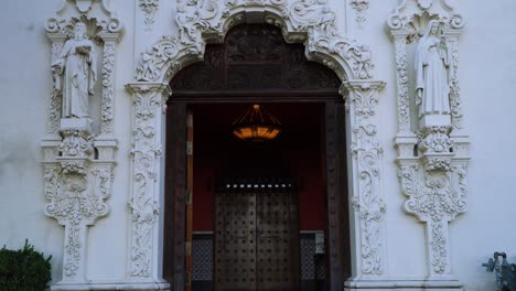 Panning-shot-of-the-entrance-of-St