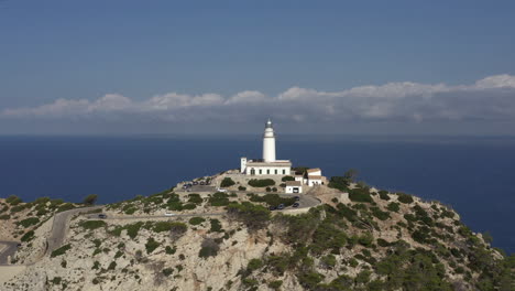 Leuchtturm-Von-Cap-De-Formentor-Und-Mittelmeerhorizont