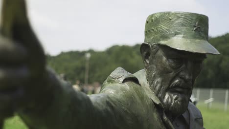 Bronze-Statue-Of-Fidel-Castro-At-National-Heritage-Monument-In-Cape-Town,-South-Africa