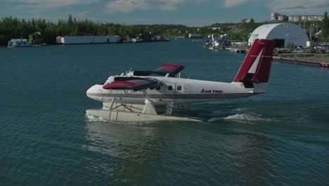 Twin-otter-float-plane-taxing-for-take-off