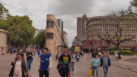 Kunming-Anti-Japanese-War-Memorial-Hall-with-Tourists-walking-in-the-street