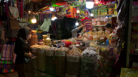 Local-food-market-selling-dried-fruits,-snacks,-kitchen-groceries-in-Hat-Yai,-Thailand