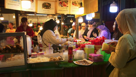 Muslim-street-food-vendors-and-tourists-in-famous-ASEAN-street-food-bazaar,-market-at-night,-Hat-Yai,-Thailand