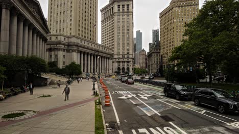 timelapse-and-motionlapse-of-new-york-county-supreme-court,-New-York-County-Jurors-by-day-with-people-and-vehicles-passing-by,-new-york-city-and-skyscrapers