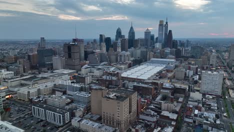 Aerial-establishing-shot-of-Philadelphia-at-dusk