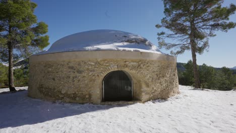 Schneebedeckter-Pou-De-Barber-In-Ibi,-Alicante,-Spanien