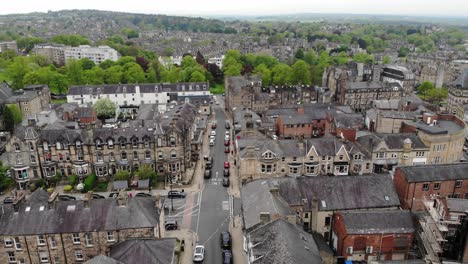 Drone-shot-of-housing-area-in-Harrogate,-North-Yorkshire,-UK