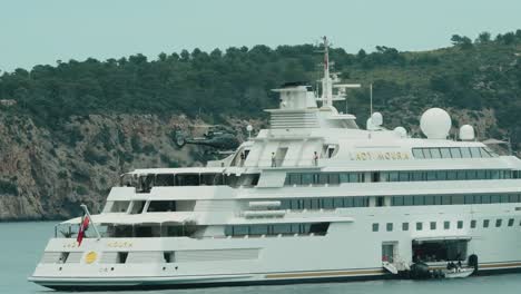 A-private-Helicopter-takes-off-from-Megayacht-Lady-Moura