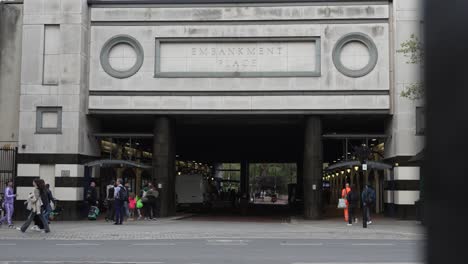 Embankment-Place-Entrance-with-Traffice-Driving-By