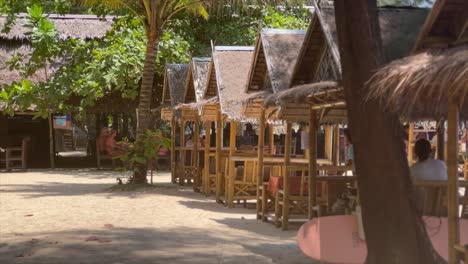 Bamboo-beach-shacks-for-surfers-to-eat-and-drink