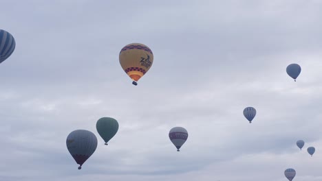 Tourists-float-in-Hot-air-balloons-on-breeze-of-early-morning-scenic-flight
