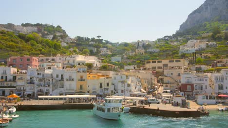 Waterfront-Architectures-Of-Marina-Grande-Port-Town-In-Capri,-Italy
