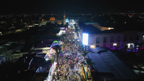 Luftaufnahme-über-Die-Nationalmesse-Von-San-Marcos,-Nacht-In-Aguascalientes,-Mexiko