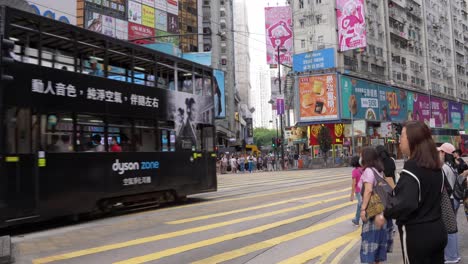Hong-Kong-busiest-cross-road-at-CausewayBay
