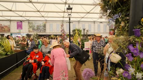 Chelsea-pensioners-at-the-chelsea-flower-show