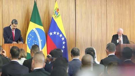 Lula-Trifft-Maduro-Bei-Einer-Bilateralen-Pressekonferenz-In-Brasilia,-Brasilien