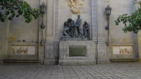 Statue-Denkmal-Als-Herois-Del-1809-Neben-Der-Kathedrale-Von-Barcelona-Im-Gotischen-Viertel-Barri-In-Der-Altstadt