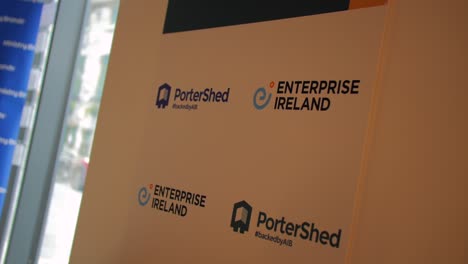 Enterprise-Ireland-Und-Portershed-Branding-Display-Für-Eine-Veranstaltung