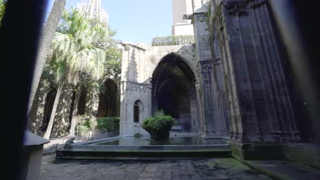 Wide-shot-of-church-courtyard-of-Barcelona-Cathedral-sightseeing