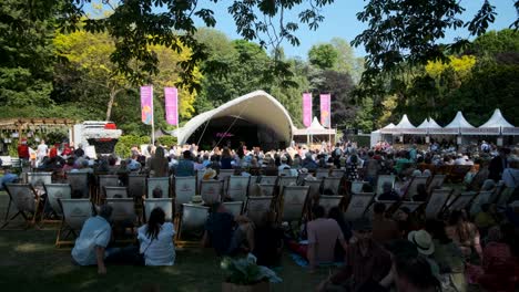 People-enjoying-a-concert-at-the-chelsea-flower-show-festival