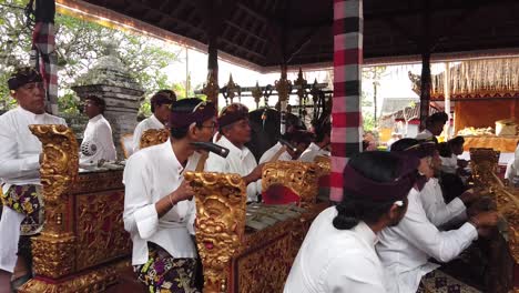 Gamelan-Music-Orchestra-Play-Live-at-Balinese-Hindu-Temple-Ceremony-as-Offering-for-the-Gods,-Bali-Indonesia