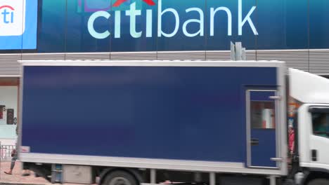 Chinese-pedestrians-walk-past-the-American-multinational-investment-bank,-Citibank-or-Citi,-branch-in-Hong-Kong