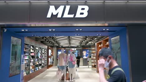 Pedestrians-walk-past-the-American-professional-baseball-organization,-Major-League-Baseball-,-official-merchandise-store