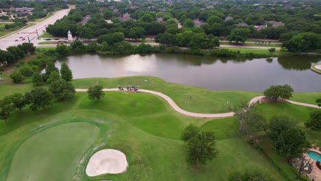 Statische-Luftaufnahmen-Des-Golfplatzes-Bridlewood-In-Flower-Mound,-Texas