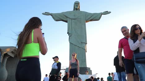 Crowd-of-tourists-in-front-of-the-iconic-landmarks-Christ-the-Redeemer-statue