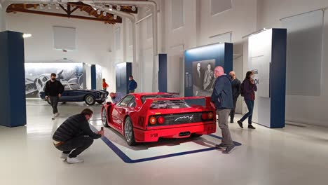 Tourists-taking-pictures-of-Ferrari-F40-supercar-in-Museum-Enzo-Ferrari-Modena,-Italy