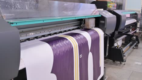 Industrial-sublimation-printer-for-digital-printing-on-fabrics