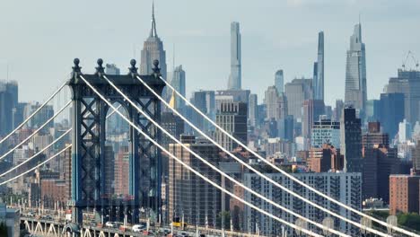 Puente-De-Manhattan-Y-Empire-State-Building-Toma-Aérea-De-Establecimiento-Con-Lente-De-Zoom-Larga