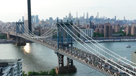 Puente-De-Manhattan-Que-Cruza-El-Río-Este-En-La-Ciudad-De-Nueva-York
