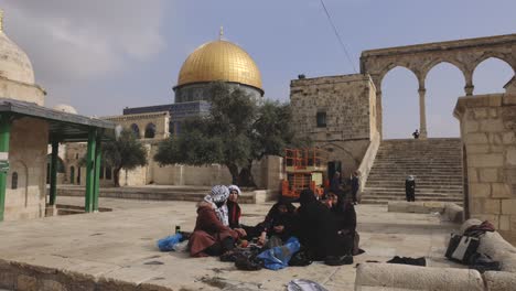 Steadicam-Aufnahmen-Von-Bögen-Der-Goldenen-Felsenkuppel-In-Jerusalem,-Israel