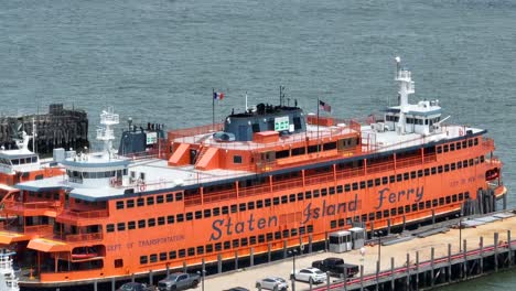 Staten-Island-Ferry-sightseeing-boat-on-water-of-New-York-Bay